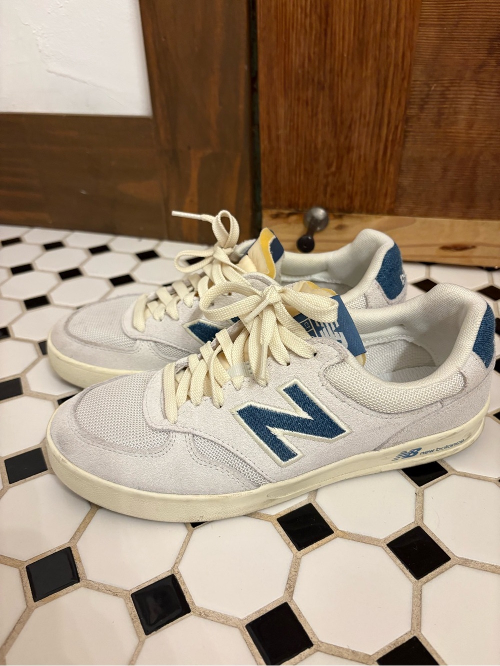 New Balance The Court Line Sneakers Women’s Size 8 Gray and Denim